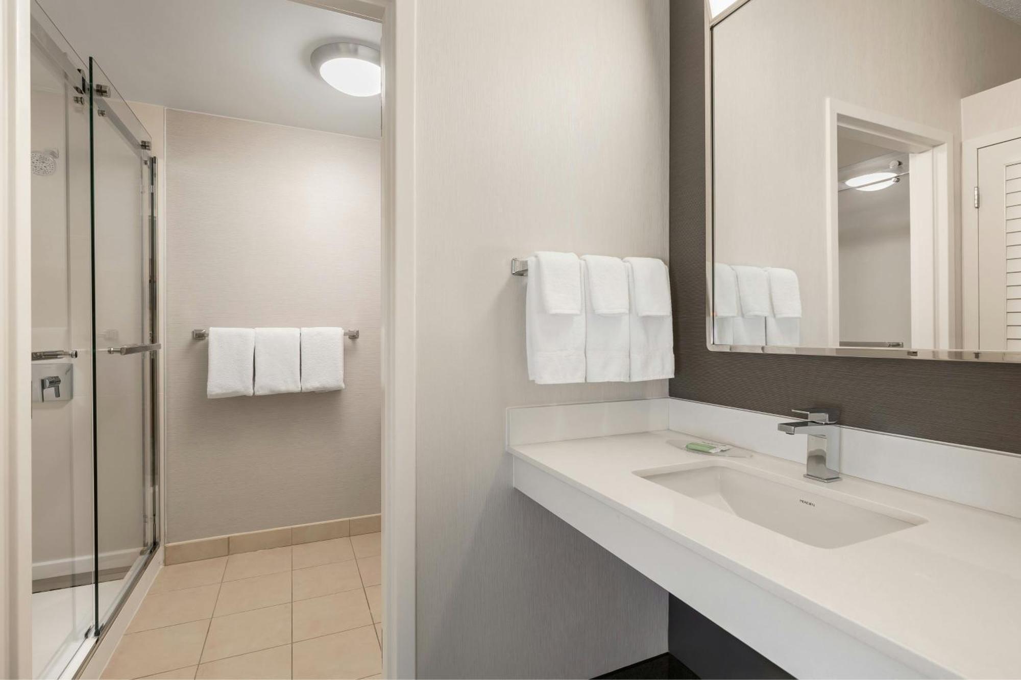 فندق كورتيارد مينيابوليس - مطار سانت بول Mendota Heights المظهر الخارجي الصورة